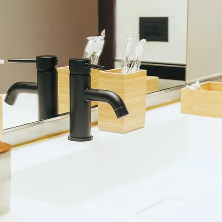 Guli's - Lusso E Comfort In Centro Storico Apartamento Nápoles