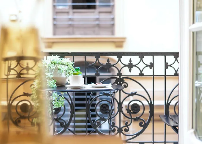 Lägenhet Guli's - Lusso E Comfort In Centro Storico Neapel